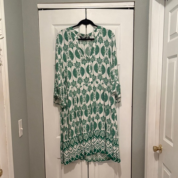 Mlle Gabrielle Dresses & Skirts - Mlle Gabrielle Green and Cream Floral Dress